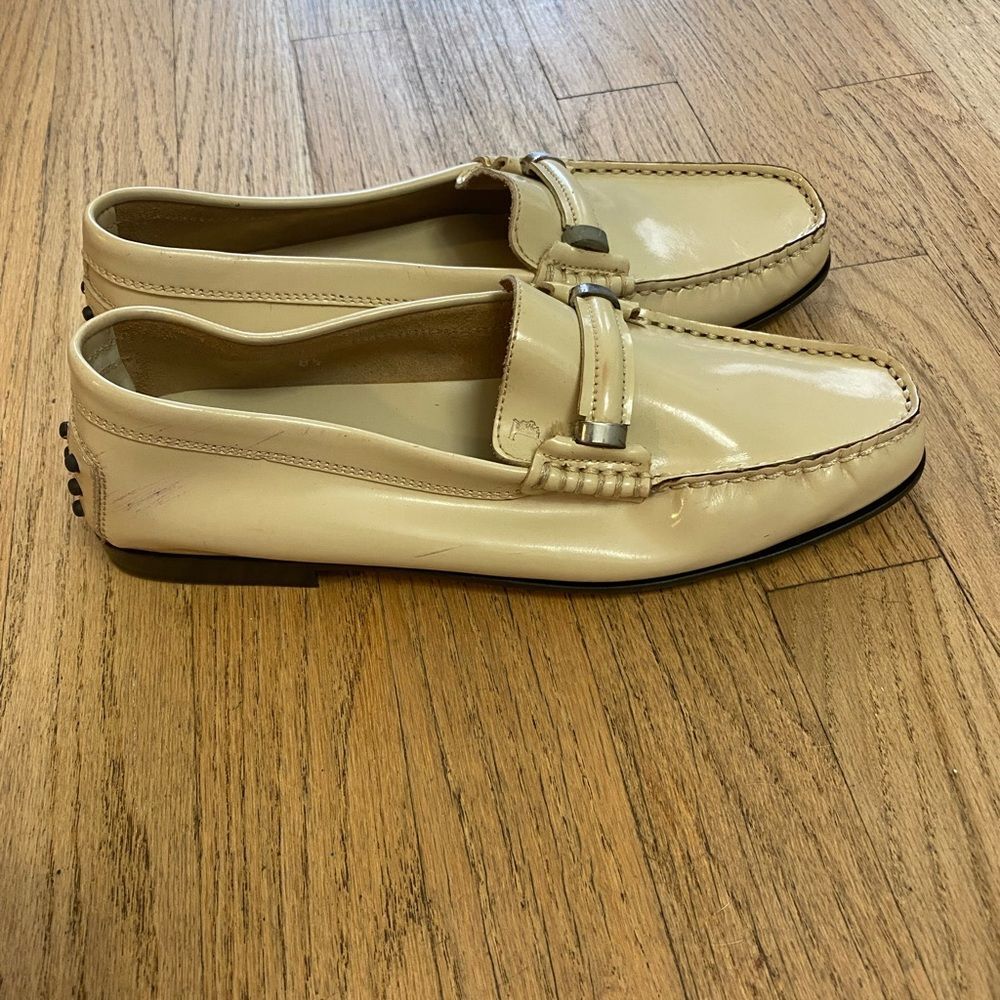 Authentic vintage JP Tod’s women’s leather loafers